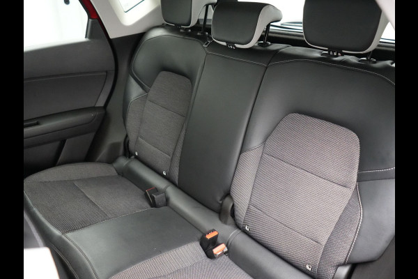 Renault Captur 1.3 TCe 140 Intens Automaat | Apple Carplay | Sportstoelen | Navigatie | Camera | DAB | L.M. 18" | Cruise Control |