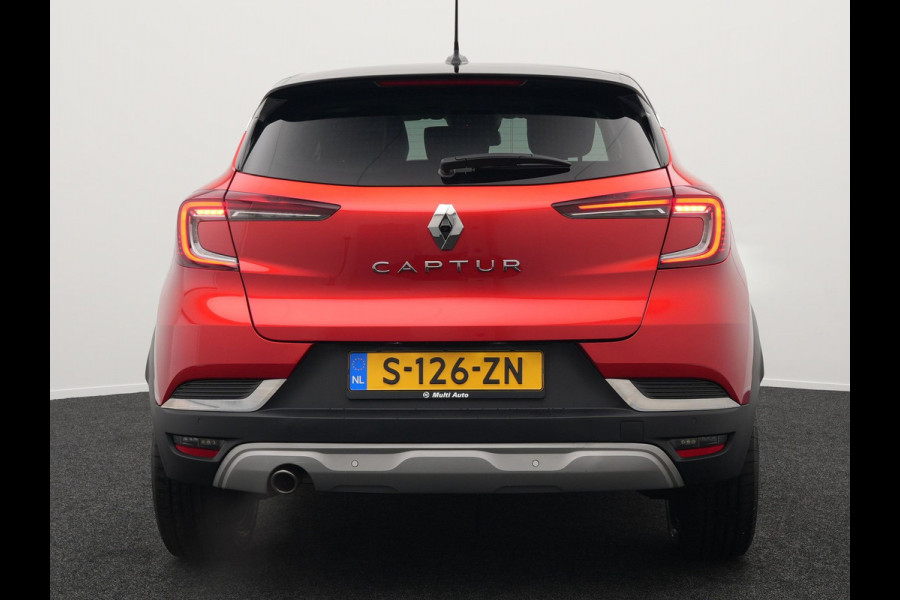Renault Captur 1.3 TCe 140 Intens Automaat | Apple Carplay | Sportstoelen | Navigatie | Camera | DAB | L.M. 18" | Cruise Control |