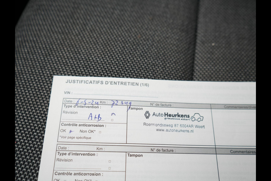 Renault Captur 1.3 TCe 140 Intens Automaat | Apple Carplay | Sportstoelen | Navigatie | Camera | DAB | L.M. 18" | Cruise Control |