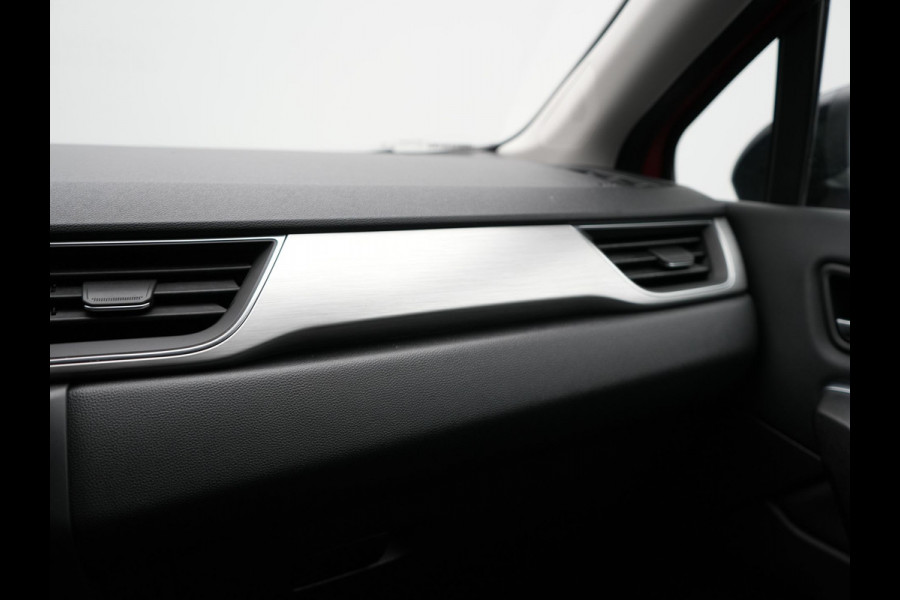 Renault Captur 1.3 TCe 140 Intens Automaat | Apple Carplay | Sportstoelen | Navigatie | Camera | DAB | L.M. 18" | Cruise Control |
