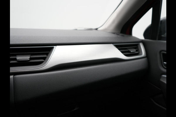Renault Captur 1.3 TCe 140 Intens Automaat | Apple Carplay | Sportstoelen | Navigatie | Camera | DAB | L.M. 18" | Cruise Control |