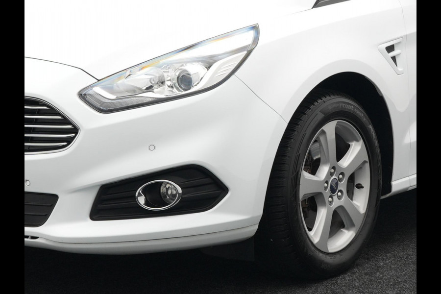 Ford S-Max 1.5 Titanium 7persoons | Navigatie | Camera | Carplay | Cruise Control | L.M. 17" | Climate Control | Parkeersensoren | DAB |