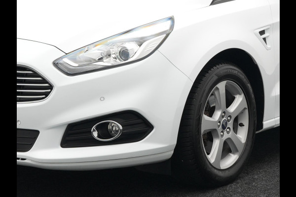 Ford S-Max 1.5 Titanium 7persoons | Navigatie | Camera | Carplay | Cruise Control | L.M. 17" | Climate Control | Parkeersensoren | DAB |