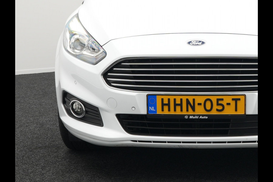 Ford S-Max 1.5 Titanium 7persoons | Navigatie | Camera | Carplay | Cruise Control | L.M. 17" | Climate Control | Parkeersensoren | DAB |
