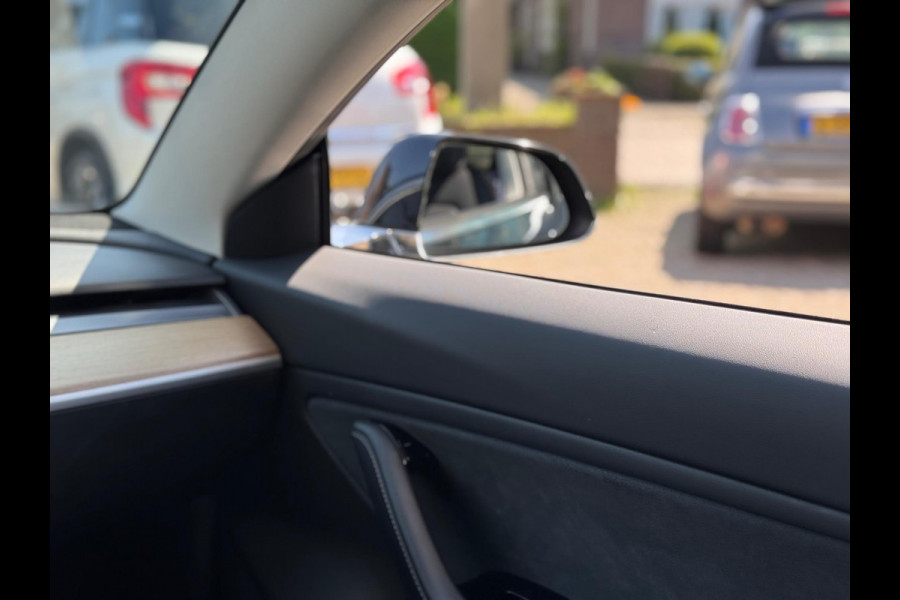 Tesla Model 3 Long Range AWD 75 kWh 2019 ZWART NAVI NAP BTW!