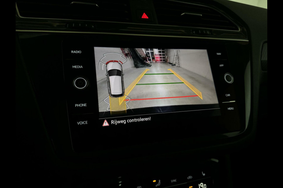 Volkswagen Tiguan 1.5 TSI R-Line Black Style Pano H/K NAP