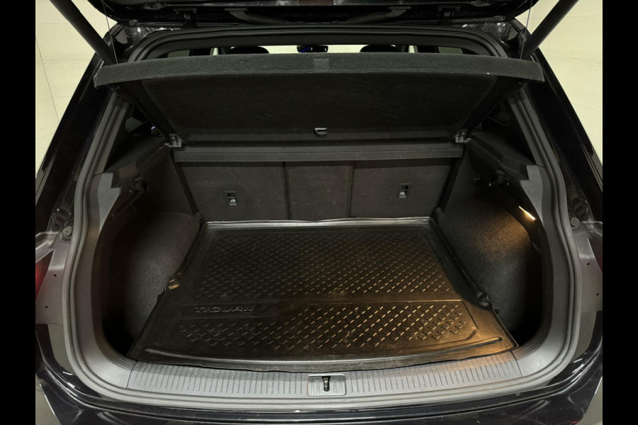 Volkswagen Tiguan 1.5 TSI R-Line Black Style Pano H/K NAP