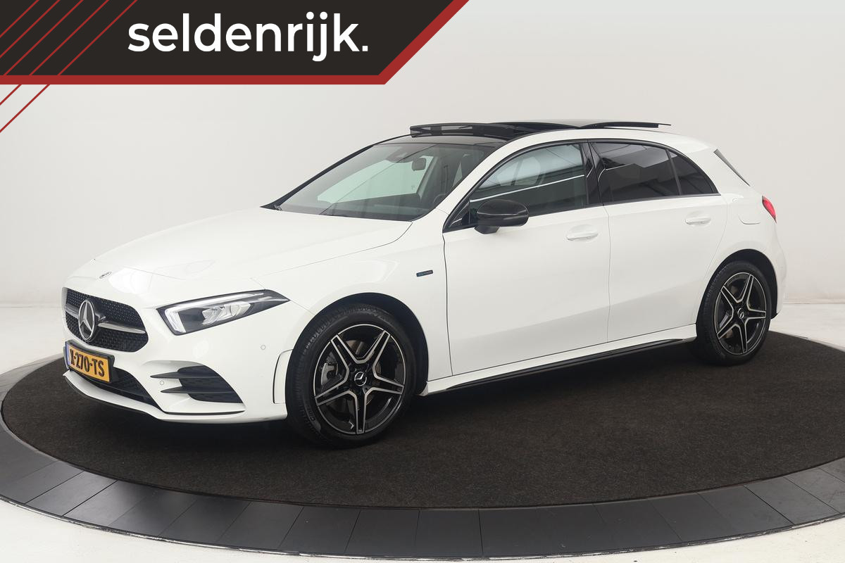 Mercedes-Benz A-Klasse 250e AMG | Panoramadak | Stoelverwarming | Carplay | Navigatie | Full LED | Half leder | Sportstoelen | Park Assist Mercedes-Benz A-Klasse 250e AMG | Panoramadak | Stoelverwarming | Carplay | Navigatie | Full LED | Half leder | Sportstoelen | Park Assist
