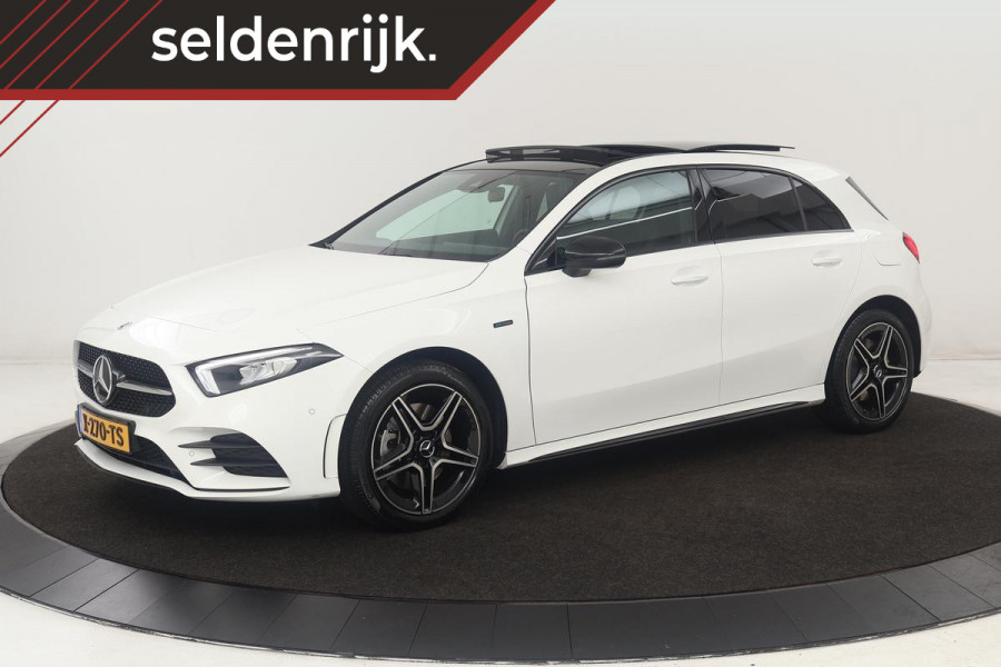 Mercedes-Benz A-Klasse 250e AMG | Panoramadak | Stoelverwarming | Carplay | Navigatie | Full LED | Half leder | Sportstoelen | Park Assist