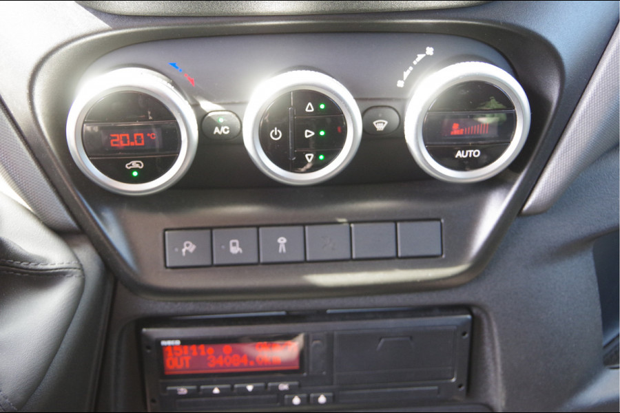 Iveco Daily 35S18HV 3.0 180PK AUT. DC-5P, 2X SCHUIFDEUR, 3.5T TREKHAAK, LED, CAMERA, CRUISE, CLIMA, NAVI, NL AUTO, NAP