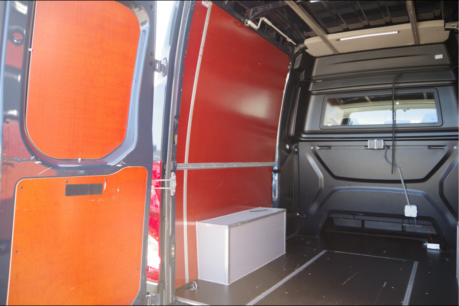 Iveco Daily 35S18HV 3.0 180PK AUT. DC-5P, 2X SCHUIFDEUR, 3.5T TREKHAAK, LED, CAMERA, CRUISE, CLIMA, NAVI, NL AUTO, NAP