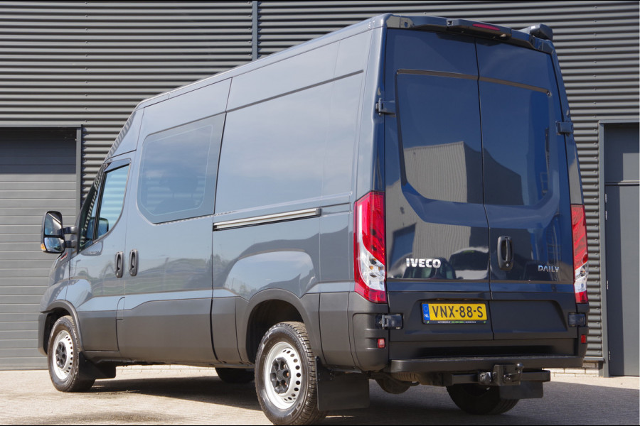 Iveco Daily 35S18HV 3.0 180PK AUT. DC-5P, 2X SCHUIFDEUR, 3.5T TREKHAAK, LED, CAMERA, CRUISE, CLIMA, NAVI, NL AUTO, NAP