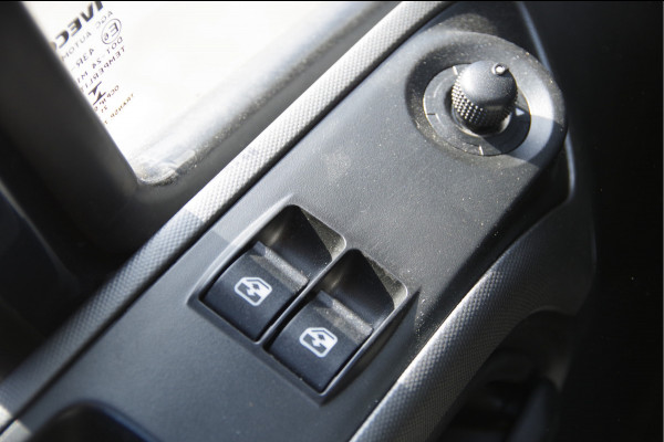 Iveco Daily 35S18HV 3.0 180PK AUT. DC-5P, 2X SCHUIFDEUR, 3.5T TREKHAAK, LED, CAMERA, CRUISE, CLIMA, NAVI, NL AUTO, NAP