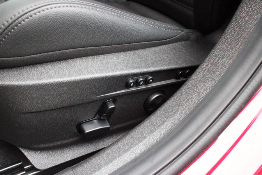 Alfa Romeo Giulia 2.0 T 280PK GME AWD VELOCE | ROSSO ETNA | SPERDIFFERENTIEEL Q4 | HARMAN KARDON BEAUTIFUL SOUND PACK 900W INCLUSIEF LEDEREN DASHBOARD | ALARM SYSTEEM | RIJASSISTENPAKKET | DODEHOEK DETECTIE | ELEKTRISCH BEDIENBARE VOORSTOELEN MET GEHEUGEN FUNCTIE | LEDEREN BEKLEDING | ZWARTE HEMELBEKLEDING | FULL LED MATRIX KOPLAMPEN | NAVIGATIE | APPLE CARPLAY/ANDROID AUTO | PARKEERSENSOREN VOOR EN ACHTER | 19" "5 PETALS " LICHTMETALEN VELGEN | ROOD GESPOTEN REMKLAUWEN | ADAPTIVE CRUISE CONTROL | STOEL VERWARMING | STUUR VERWARMING | | KEYLESS ENTRY/START |
