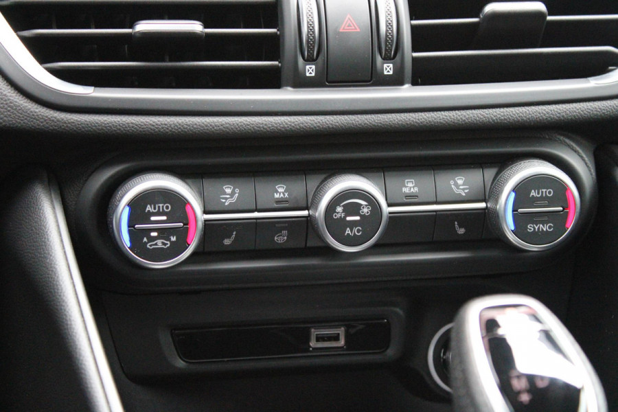 Alfa Romeo Giulia 2.0 T 280PK GME AWD VELOCE | ROSSO ETNA | SPERDIFFERENTIEEL Q4 | HARMAN KARDON BEAUTIFUL SOUND PACK 900W INCLUSIEF LEDEREN DASHBOARD | ALARM SYSTEEM | RIJASSISTENPAKKET | DODEHOEK DETECTIE | ELEKTRISCH BEDIENBARE VOORSTOELEN MET GEHEUGEN FUNCTIE | LEDEREN BEKLEDING | ZWARTE HEMELBEKLEDING | FULL LED MATRIX KOPLAMPEN | NAVIGATIE | APPLE CARPLAY/ANDROID AUTO | PARKEERSENSOREN VOOR EN ACHTER | 19" "5 PETALS " LICHTMETALEN VELGEN | ROOD GESPOTEN REMKLAUWEN | ADAPTIVE CRUISE CONTROL | STOEL VERWARMING | STUUR VERWARMING | | KEYLESS ENTRY/START |