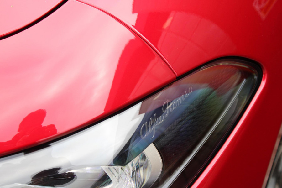 Alfa Romeo Giulia 2.0 T 280PK GME AWD VELOCE | ROSSO ETNA | SPERDIFFERENTIEEL Q4 | HARMAN KARDON BEAUTIFUL SOUND PACK 900W INCLUSIEF LEDEREN DASHBOARD | ALARM SYSTEEM | RIJASSISTENPAKKET | DODEHOEK DETECTIE | ELEKTRISCH BEDIENBARE VOORSTOELEN MET GEHEUGEN FUNCTIE | LEDEREN BEKLEDING | ZWARTE HEMELBEKLEDING | FULL LED MATRIX KOPLAMPEN | NAVIGATIE | APPLE CARPLAY/ANDROID AUTO | PARKEERSENSOREN VOOR EN ACHTER | 19" "5 PETALS " LICHTMETALEN VELGEN | ROOD GESPOTEN REMKLAUWEN | ADAPTIVE CRUISE CONTROL | STOEL VERWARMING | STUUR VERWARMING | | KEYLESS ENTRY/START |