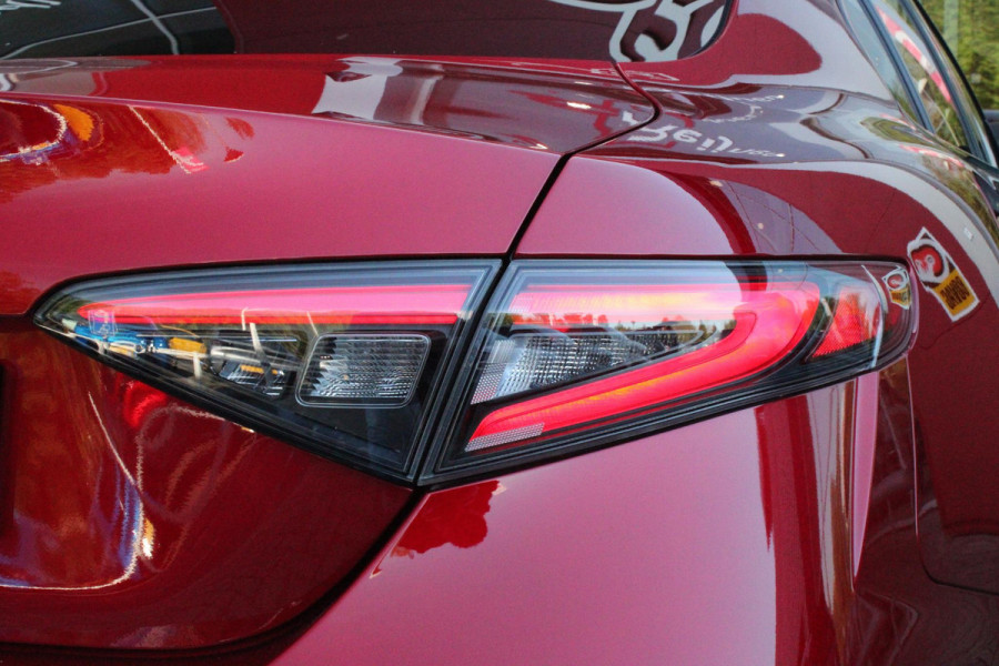 Alfa Romeo Giulia 2.0 T 280PK GME AWD VELOCE | ROSSO ETNA | SPERDIFFERENTIEEL Q4 | HARMAN KARDON BEAUTIFUL SOUND PACK 900W INCLUSIEF LEDEREN DASHBOARD | ALARM SYSTEEM | RIJASSISTENPAKKET | DODEHOEK DETECTIE | ELEKTRISCH BEDIENBARE VOORSTOELEN MET GEHEUGEN FUNCTIE | LEDEREN BEKLEDING | ZWARTE HEMELBEKLEDING | FULL LED MATRIX KOPLAMPEN | NAVIGATIE | APPLE CARPLAY/ANDROID AUTO | PARKEERSENSOREN VOOR EN ACHTER | 19" "5 PETALS " LICHTMETALEN VELGEN | ROOD GESPOTEN REMKLAUWEN | ADAPTIVE CRUISE CONTROL | STOEL VERWARMING | STUUR VERWARMING | | KEYLESS ENTRY/START |