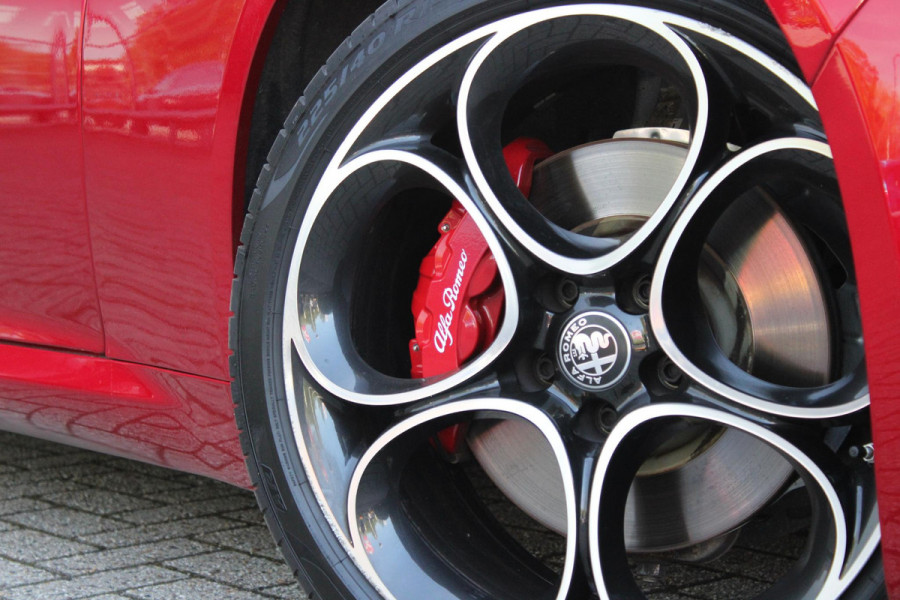 Alfa Romeo Giulia 2.0 T 280PK GME AWD VELOCE | ROSSO ETNA | SPERDIFFERENTIEEL Q4 | HARMAN KARDON BEAUTIFUL SOUND PACK 900W INCLUSIEF LEDEREN DASHBOARD | ALARM SYSTEEM | RIJASSISTENPAKKET | DODEHOEK DETECTIE | ELEKTRISCH BEDIENBARE VOORSTOELEN MET GEHEUGEN FUNCTIE | LEDEREN BEKLEDING | ZWARTE HEMELBEKLEDING | FULL LED MATRIX KOPLAMPEN | NAVIGATIE | APPLE CARPLAY/ANDROID AUTO | PARKEERSENSOREN VOOR EN ACHTER | 19" "5 PETALS " LICHTMETALEN VELGEN | ROOD GESPOTEN REMKLAUWEN | ADAPTIVE CRUISE CONTROL | STOEL VERWARMING | STUUR VERWARMING | | KEYLESS ENTRY/START |