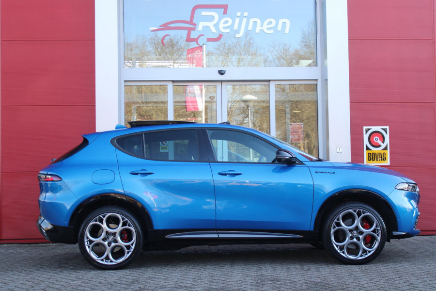Alfa Romeo Tonale 1.3T PHEV Q4 280PK Edizione Speciale | PANORAMISCH SCHUIF / KANTELDAK | HARMAN CARDON PREMIUM AUDIO  | LEDEREN BEKLEDING | VOORSTOELEN / STUUR VERWARMD | VOORSTOELEN GEVENTILEERD | VOORSTOELEN ELEKTRISCH VERSTELBAAR MET GEHEUGEN FUNCTIE | APPLE CARPLAY / ANDROID AUTO | 360° CAMERA | DODEHOEK DETECTIE | 20"INCH LICHTMETALEN VELGEN | ADAPTIVE CRUISE CONTROL | KEYLESS ENTRY / START | ELEKTRISCH BEDIENBARE ACHTERKLEP | DRAADLOZE TELEFOONLADER | SFEER VERLICHTING | DONKERE HEMELBEKLEDING |