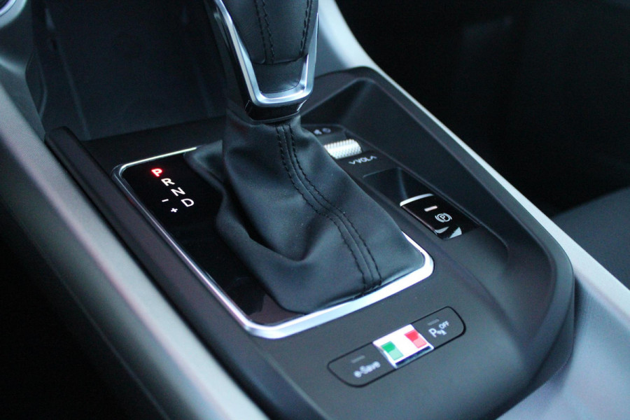 Alfa Romeo Tonale 1.3T PHEV Q4 280PK Edizione Speciale | PANORAMISCH SCHUIF / KANTELDAK | HARMAN CARDON PREMIUM AUDIO  | LEDEREN BEKLEDING | VOORSTOELEN / STUUR VERWARMD | VOORSTOELEN GEVENTILEERD | VOORSTOELEN ELEKTRISCH VERSTELBAAR MET GEHEUGEN FUNCTIE | APPLE CARPLAY / ANDROID AUTO | 360° CAMERA | DODEHOEK DETECTIE | 20"INCH LICHTMETALEN VELGEN | ADAPTIVE CRUISE CONTROL | KEYLESS ENTRY / START | ELEKTRISCH BEDIENBARE ACHTERKLEP | DRAADLOZE TELEFOONLADER | SFEER VERLICHTING | DONKERE HEMELBEKLEDING |