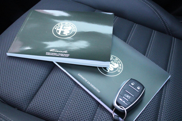 Alfa Romeo Tonale 1.3T PHEV Q4 280PK Edizione Speciale | PANORAMISCH SCHUIF / KANTELDAK | HARMAN CARDON PREMIUM AUDIO  | LEDEREN BEKLEDING | VOORSTOELEN / STUUR VERWARMD | VOORSTOELEN GEVENTILEERD | VOORSTOELEN ELEKTRISCH VERSTELBAAR MET GEHEUGEN FUNCTIE | APPLE CARPLAY / ANDROID AUTO | 360° CAMERA | DODEHOEK DETECTIE | 20"INCH LICHTMETALEN VELGEN | ADAPTIVE CRUISE CONTROL | KEYLESS ENTRY / START | ELEKTRISCH BEDIENBARE ACHTERKLEP | DRAADLOZE TELEFOONLADER | SFEER VERLICHTING | DONKERE HEMELBEKLEDING |