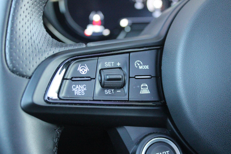 Alfa Romeo Tonale 1.3T PHEV Q4 280PK Edizione Speciale | PANORAMISCH SCHUIF / KANTELDAK | HARMAN CARDON PREMIUM AUDIO  | LEDEREN BEKLEDING | VOORSTOELEN / STUUR VERWARMD | VOORSTOELEN GEVENTILEERD | VOORSTOELEN ELEKTRISCH VERSTELBAAR MET GEHEUGEN FUNCTIE | APPLE CARPLAY / ANDROID AUTO | 360° CAMERA | DODEHOEK DETECTIE | 20"INCH LICHTMETALEN VELGEN | ADAPTIVE CRUISE CONTROL | KEYLESS ENTRY / START | ELEKTRISCH BEDIENBARE ACHTERKLEP | DRAADLOZE TELEFOONLADER | SFEER VERLICHTING | DONKERE HEMELBEKLEDING |