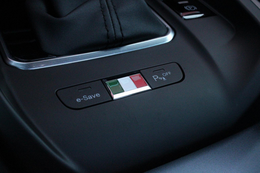 Alfa Romeo Tonale 1.3T PHEV Q4 280PK Edizione Speciale | PANORAMISCH SCHUIF / KANTELDAK | HARMAN CARDON PREMIUM AUDIO  | LEDEREN BEKLEDING | VOORSTOELEN / STUUR VERWARMD | VOORSTOELEN GEVENTILEERD | VOORSTOELEN ELEKTRISCH VERSTELBAAR MET GEHEUGEN FUNCTIE | APPLE CARPLAY / ANDROID AUTO | 360° CAMERA | DODEHOEK DETECTIE | 20"INCH LICHTMETALEN VELGEN | ADAPTIVE CRUISE CONTROL | KEYLESS ENTRY / START | ELEKTRISCH BEDIENBARE ACHTERKLEP | DRAADLOZE TELEFOONLADER | SFEER VERLICHTING | DONKERE HEMELBEKLEDING |