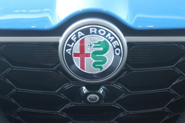 Alfa Romeo Tonale 1.3T PHEV Q4 280PK Edizione Speciale | PANORAMISCH SCHUIF / KANTELDAK | HARMAN CARDON PREMIUM AUDIO  | LEDEREN BEKLEDING | VOORSTOELEN / STUUR VERWARMD | VOORSTOELEN GEVENTILEERD | VOORSTOELEN ELEKTRISCH VERSTELBAAR MET GEHEUGEN FUNCTIE | APPLE CARPLAY / ANDROID AUTO | 360° CAMERA | DODEHOEK DETECTIE | 20"INCH LICHTMETALEN VELGEN | ADAPTIVE CRUISE CONTROL | KEYLESS ENTRY / START | ELEKTRISCH BEDIENBARE ACHTERKLEP | DRAADLOZE TELEFOONLADER | SFEER VERLICHTING | DONKERE HEMELBEKLEDING |