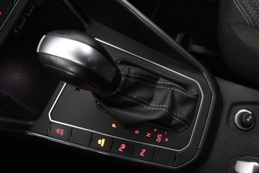 Volkswagen Polo 1.5 TSI R Line | 150pk | Panoramadak | Full LED | Carplay | Adaptive cruise | Park Assist | Climate control | Navigatie | Sportstoelen