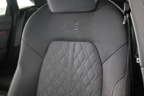 Audi A5 Limousine 2.0 TFSI edition one S-edition, optiekpakket zwart, matrix-led koplampen, MMI bijrijdersscherm, omgevingscamara's, adaptive cruise control
