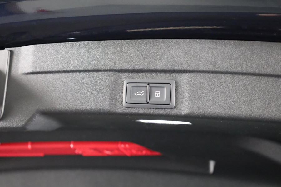 Audi A5 Limousine 2.0 TFSI edition one S-edition, optiekpakket zwart, matrix-led koplampen, MMI bijrijdersscherm, omgevingscamara's, adaptive cruise control
