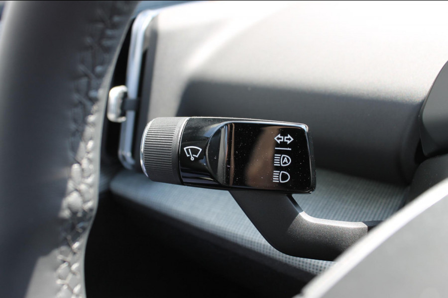 Volvo EX30 Single Motor Plus 272PK Automaat 51 kWh Google Services / 18" lichtmetalen velgen incl all seasonbanden / Parkeer sensoren voor en achter met parkeercamera achter / Adaptieve Cruise Control