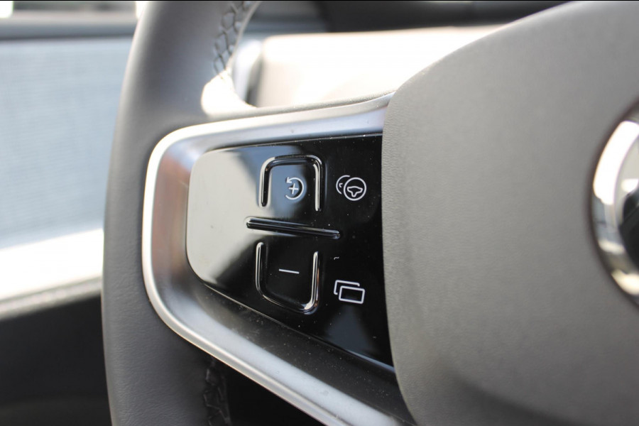 Volvo EX30 Single Motor Plus 272PK Automaat 51 kWh Google Services / 18" lichtmetalen velgen incl all seasonbanden / Parkeer sensoren voor en achter met parkeercamera achter / Adaptieve Cruise Control