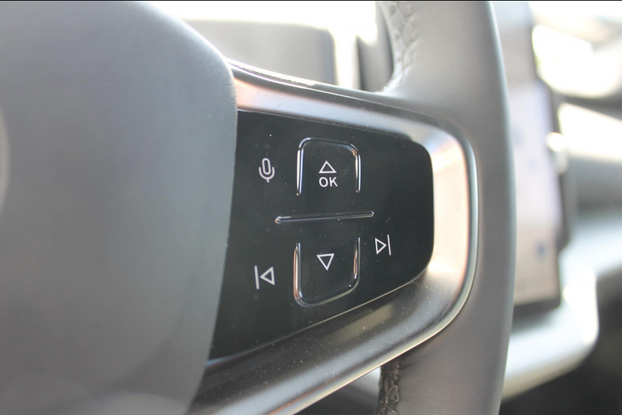 Volvo EX30 Single Motor Plus 272PK Automaat 51 kWh Google Services / 18" lichtmetalen velgen incl all seasonbanden / Parkeer sensoren voor en achter met parkeercamera achter / Adaptieve Cruise Control