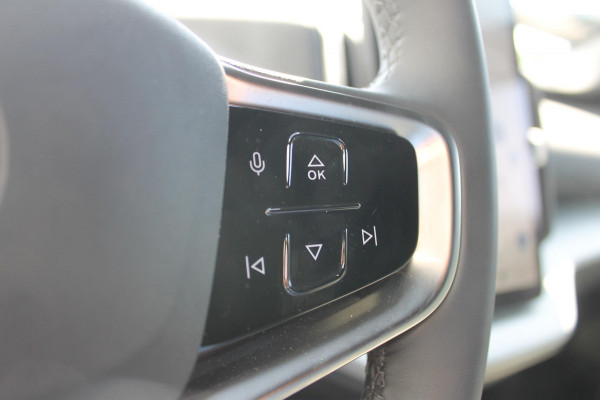 Volvo EX30 Single Motor Plus 272PK Automaat 51 kWh Google Services / 18" lichtmetalen velgen incl all seasonbanden / Parkeer sensoren voor en achter met parkeercamera achter / Adaptieve Cruise Control