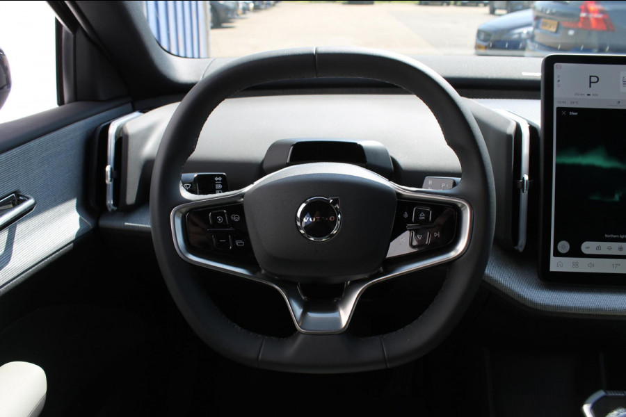 Volvo EX30 Single Motor Plus 272PK Automaat 51 kWh Google Services / 18" lichtmetalen velgen incl all seasonbanden / Parkeer sensoren voor en achter met parkeercamera achter / Adaptieve Cruise Control