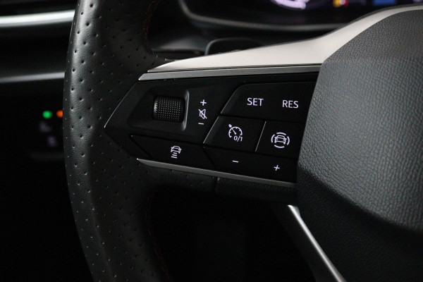 Seat Leon Sportstourer 1.5 eTSI FR (PARKEERSENSOREN, CRUISE, STUURVERWARMING, CAMERA, NAVIGATIE, SFEERVERLICHTING)