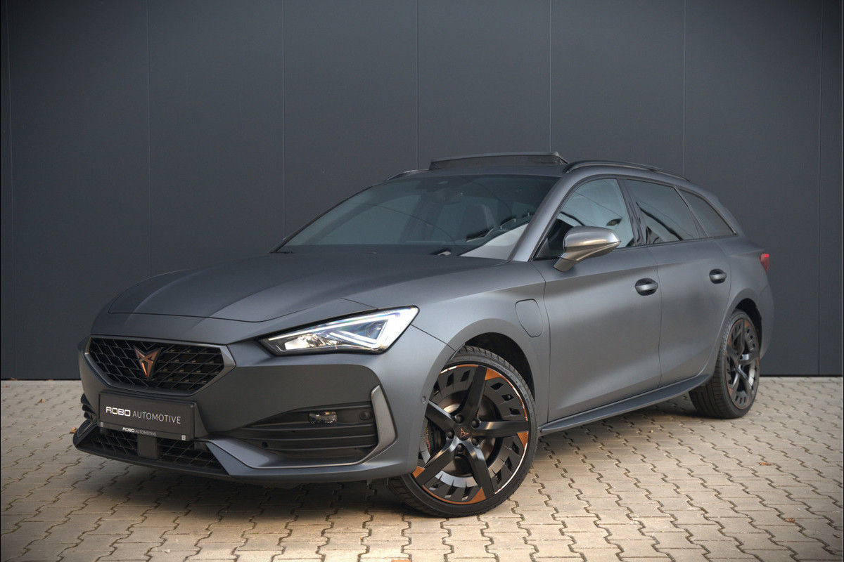 CUPRA Leon Sportstourer 1.4 e-Hybrid VZ Copper Edition | Mat Grijs | Panoramadak | Memory Seat | Kuipstoelen | Camera | Keyless | Stoelverwarming | Stuurverwarming | Sportstuur | Adaptive Cruise Control | Ambiance Verlichting | Virtual | Uniek | CUPRA Leon Sportstourer 1.4 e-Hybrid VZ Copper Edition | Mat Grijs | Panoramadak | Memory Seat | Kuipstoelen | Camera | Keyless | Stoelverwarming | Stuurverwarming | Sportstuur | Adaptive Cruise Control | Ambiance Verlichting | Virtual | Uniek |