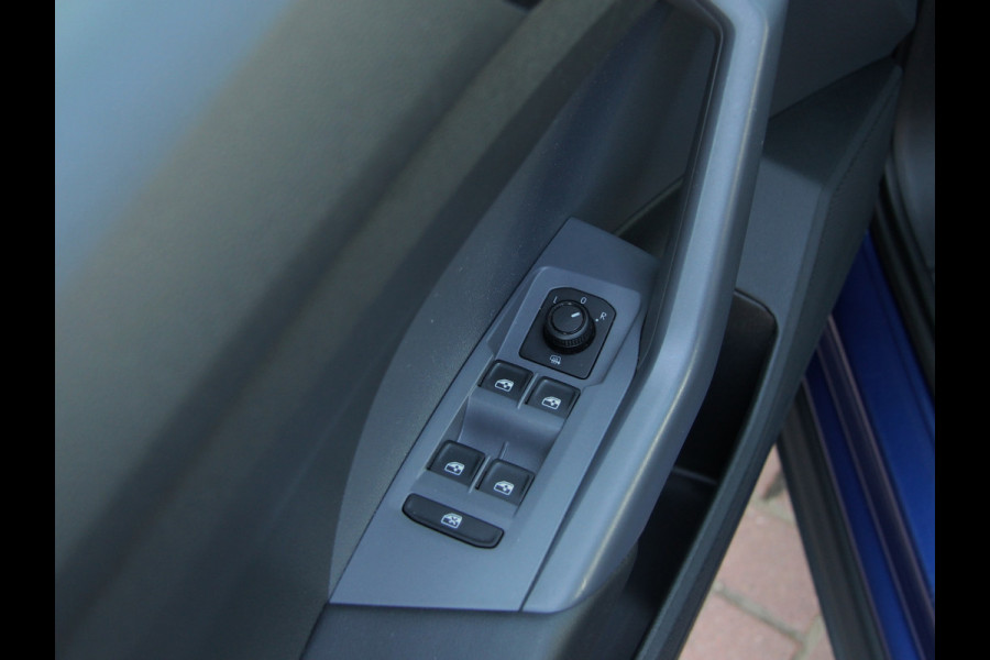 Volkswagen T-Cross 1.0 TSI Life | Carplay | Side assist| Full LED