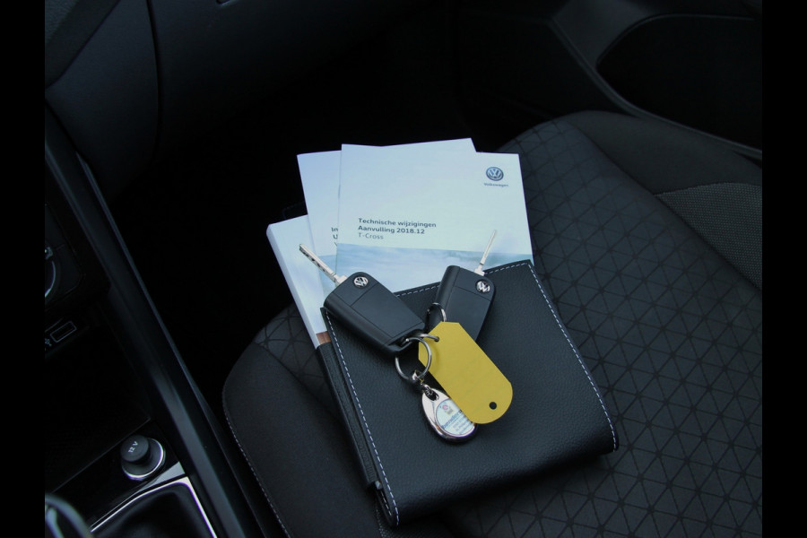 Volkswagen T-Cross 1.0 TSI Life | Carplay | Side assist| Full LED