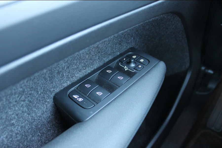 Volvo XC40 Recharge Plus 231PK Automaat 70 kWh 20" lichtmetalen velgen / Google infotainment / Getinte ramen vanaf de B-stijl / All Season banden / Apple Carplay
