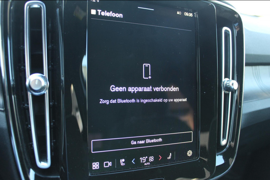 Volvo XC40 Recharge Plus 231PK Automaat 70 kWh 20" lichtmetalen velgen / Google infotainment / Getinte ramen vanaf de B-stijl / All Season banden / Apple Carplay