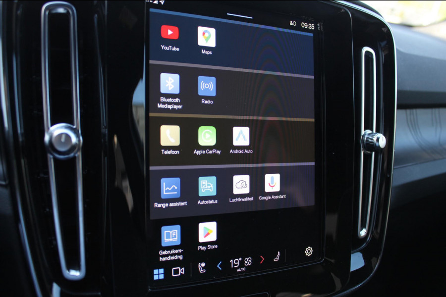 Volvo XC40 Recharge Plus 231PK Automaat 70 kWh 20" lichtmetalen velgen / Google infotainment / Getinte ramen vanaf de B-stijl / All Season banden / Apple Carplay