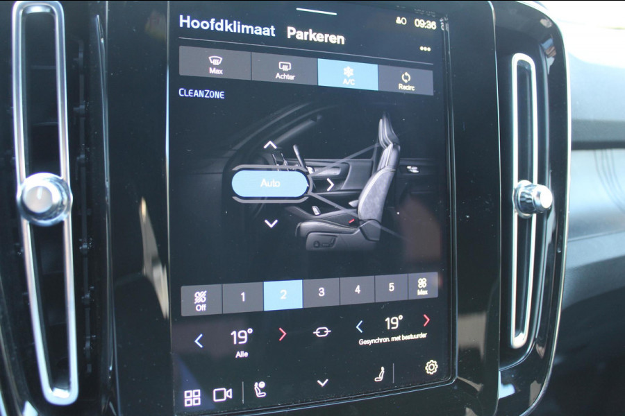 Volvo XC40 Recharge Plus 231PK Automaat 70 kWh 20" lichtmetalen velgen / Google infotainment / Getinte ramen vanaf de B-stijl / All Season banden / Apple Carplay