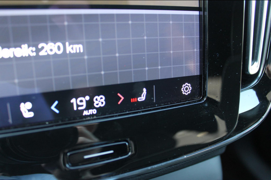 Volvo XC40 Recharge Plus 231PK Automaat 70 kWh 20" lichtmetalen velgen / Google infotainment / Getinte ramen vanaf de B-stijl / All Season banden / Apple Carplay