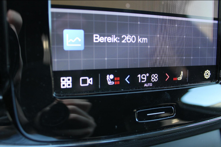 Volvo XC40 Recharge Plus 231PK Automaat 70 kWh 20" lichtmetalen velgen / Google infotainment / Getinte ramen vanaf de B-stijl / All Season banden / Apple Carplay
