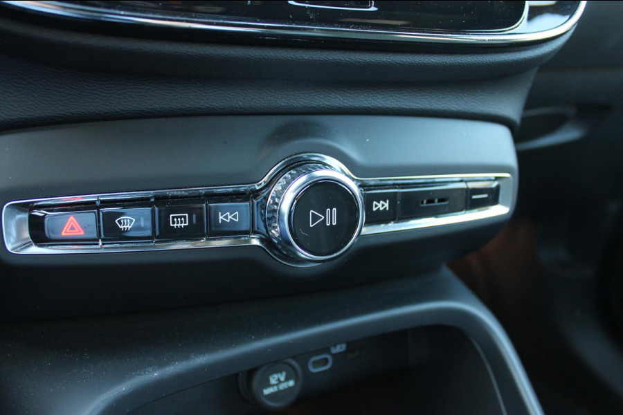 Volvo XC40 Recharge Plus 231PK Automaat 70 kWh 20" lichtmetalen velgen / Google infotainment / Getinte ramen vanaf de B-stijl / All Season banden / Apple Carplay