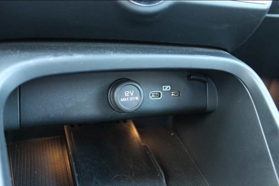 Volvo XC40 Recharge Plus 231PK Automaat 70 kWh 20" lichtmetalen velgen / Google infotainment / Getinte ramen vanaf de B-stijl / All Season banden / Apple Carplay