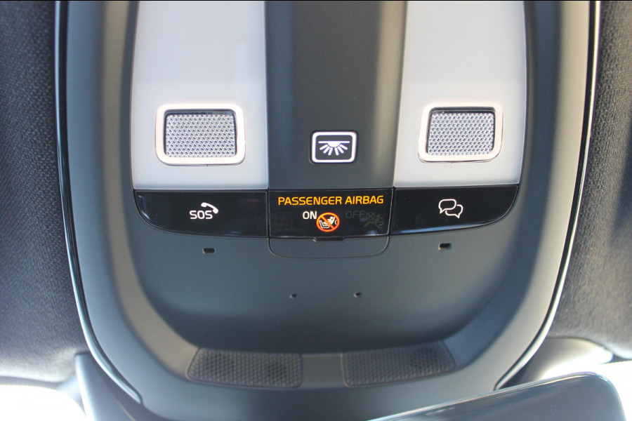 Volvo XC40 Recharge Plus 231PK Automaat 70 kWh 20" lichtmetalen velgen / Google infotainment / Getinte ramen vanaf de B-stijl / All Season banden / Apple Carplay