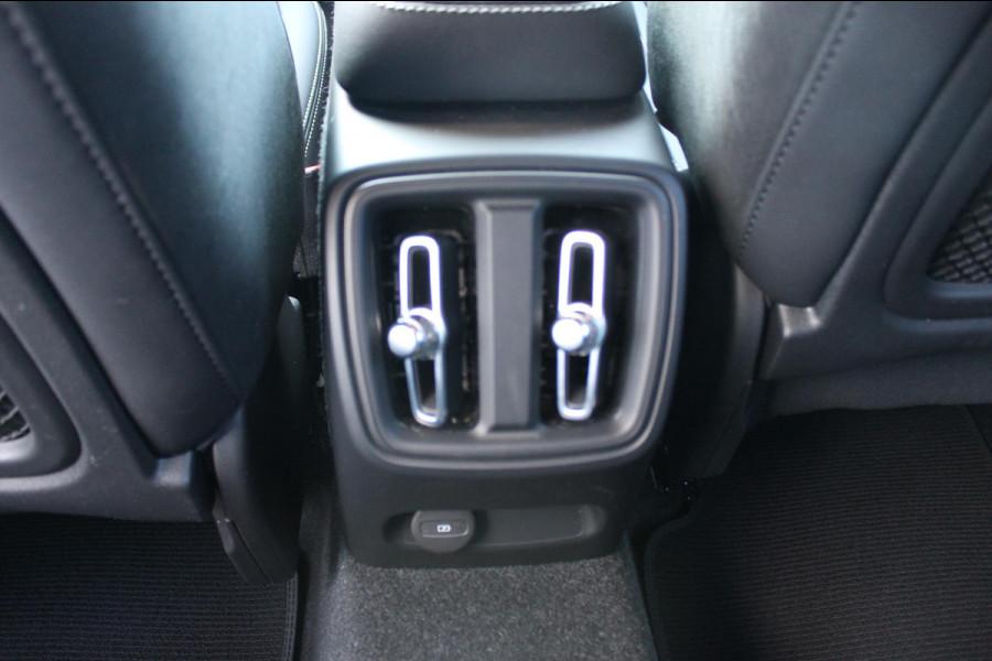 Volvo XC40 Recharge Plus 231PK Automaat 70 kWh 20" lichtmetalen velgen / Google infotainment / Getinte ramen vanaf de B-stijl / All Season banden / Apple Carplay
